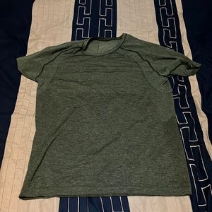 Mens Large lululemon workout shirt